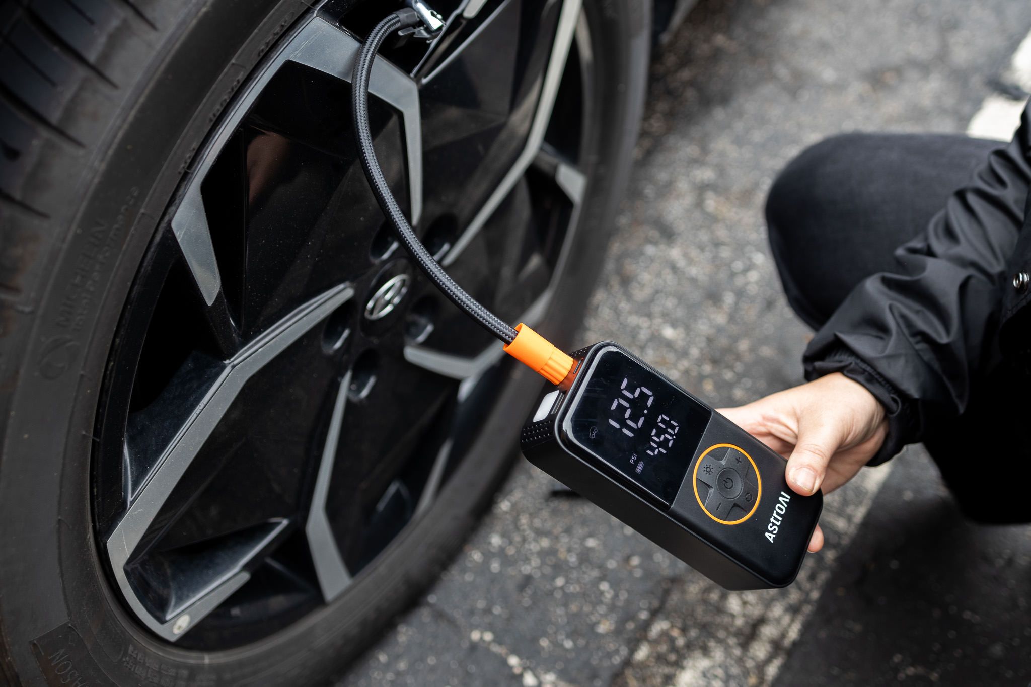 How to operate a portable air compressor/tire inflator